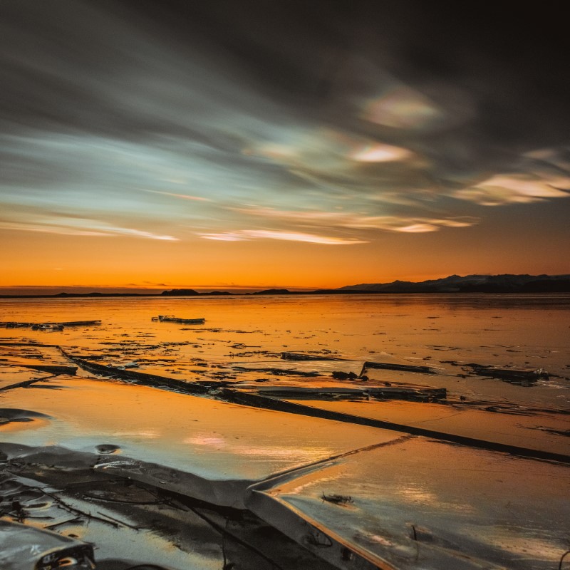 Broken Reflection of Nacreous Clouds